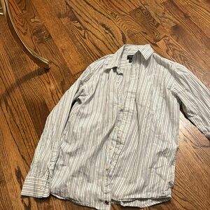 American Eagle white and blue stripped long sleeve shirt